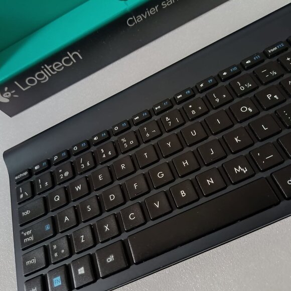 Logitech TK820 FRENCH Qwerty Wireless All-in-One Keyboard - Picture 5 of 9